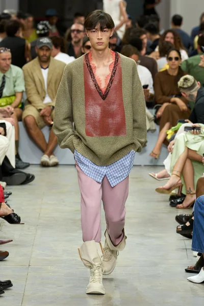 Look 32